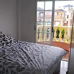 Climatise Deux Front De Et Piscine Торевьиа
