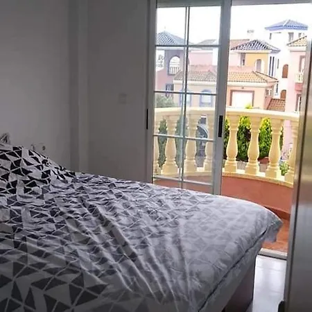 Climatise Deux Front De Et Piscine Торевьиа