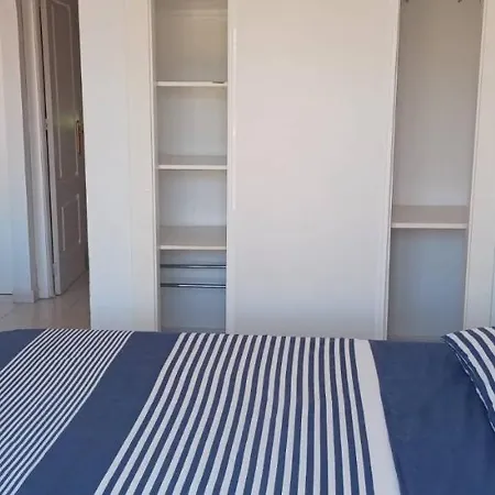 Climatise Deux Front De Et Piscine Апартаменты *