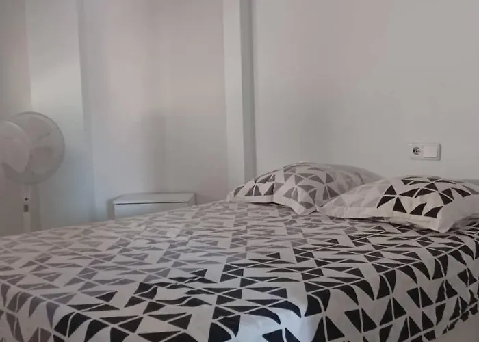 Climatise Deux Front De Et Piscine Torrevieja