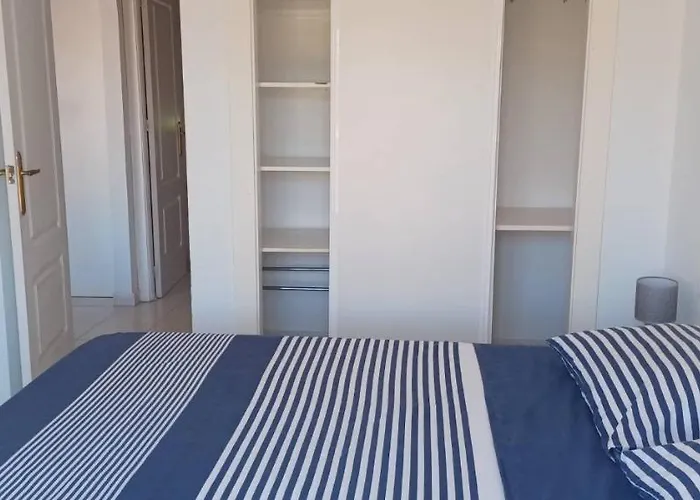 Climatise Deux Front De Et Piscine Apartment *